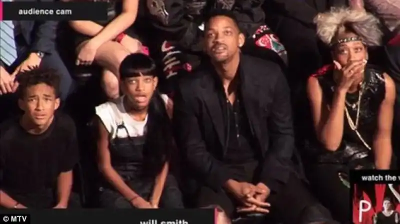 MTV VIDEO MUSIC AWARDS LO SGOMENTO DI WILL SMITH E FIGLI PER LESIBIZIONE DI MILEY CYRUS 