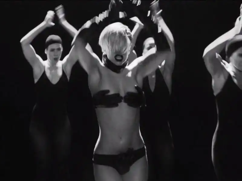 VIDEO SEXY APPLAUSE LADY GAGA 