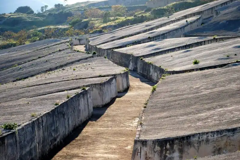 ALBERTO BURRI - IL CRETTO DI GIBELLINA  