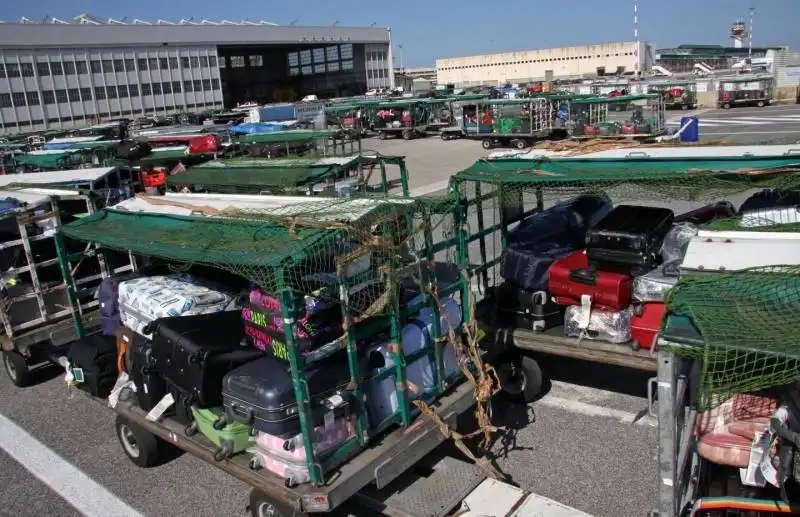 bagagli abbandonati per lo sciopero a fiumicino 2