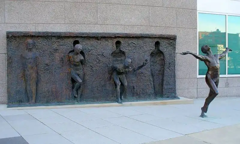 break through from your mold di zenos frudakis, a philadelphia