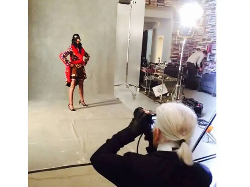 Karl Lagerfeld fotografa Conchita Wurst