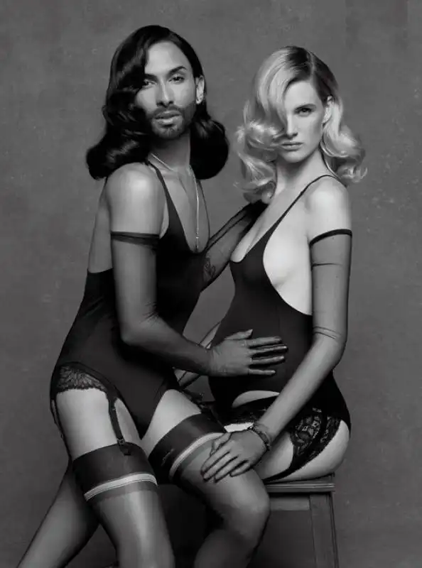 Karl Lagerfeld fotografa Conchita Wurst