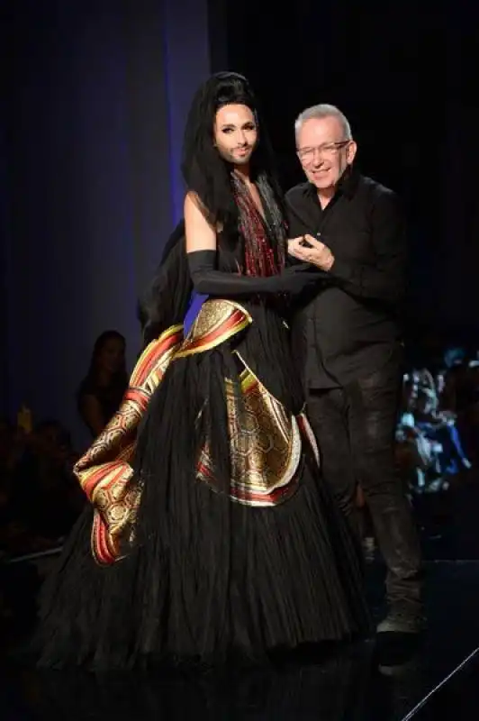 Karl Lagerfeld fotografa Conchita Wurst