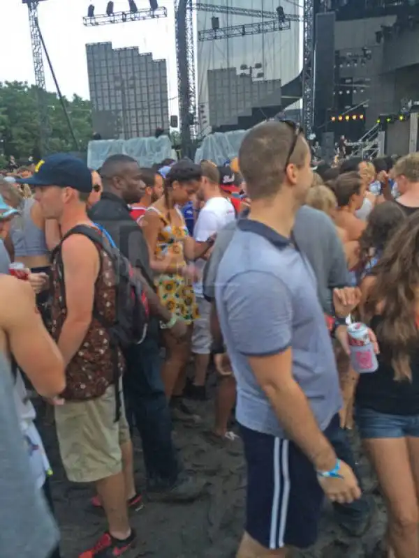 malia obama segue concerti al lollapalooza