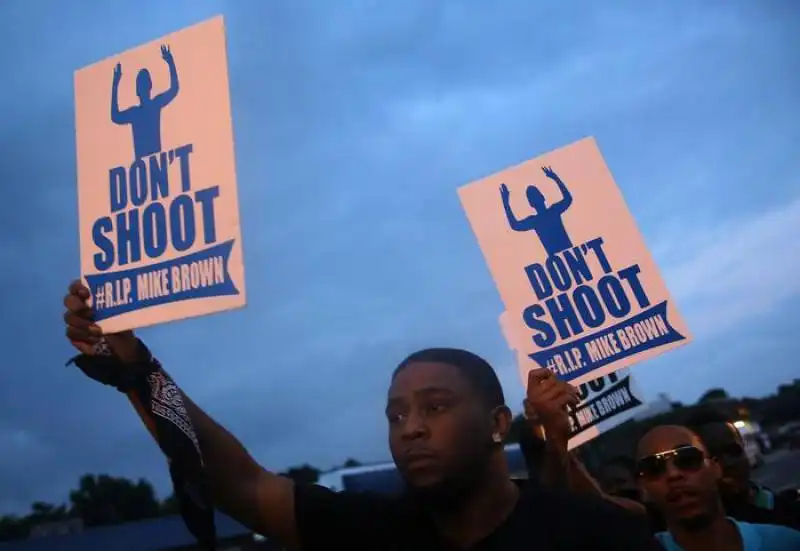 missouri   proteste dopo la morte di michael brown ucciso dalla polizia  1