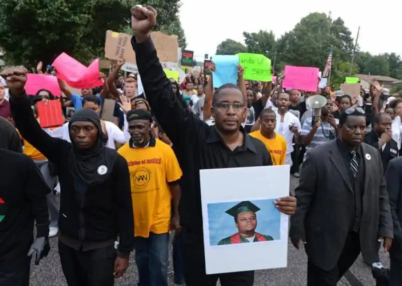 missouri   proteste dopo la morte di michael brown ucciso dalla polizia  27