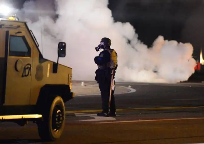 missouri   proteste dopo la morte di michael brown ucciso dalla polizia  34