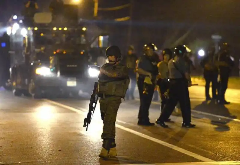 missouri   proteste dopo la morte di michael brown ucciso dalla polizia  6