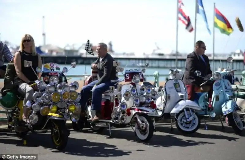 motociclisti nostalgici degli anni 60 a brighton 13