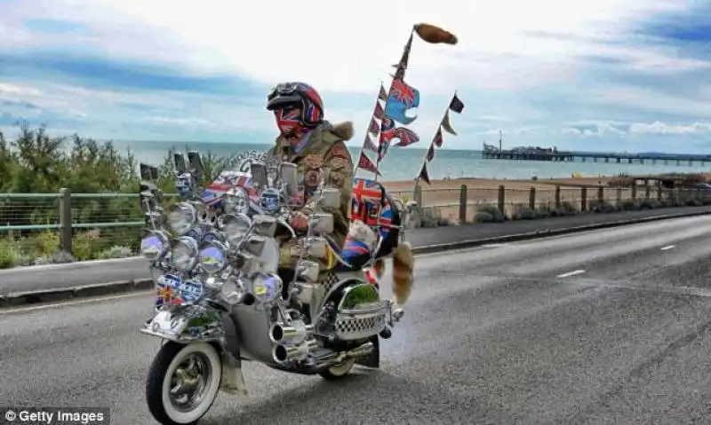 motociclisti nostalgici degli anni 60 a brighton 8