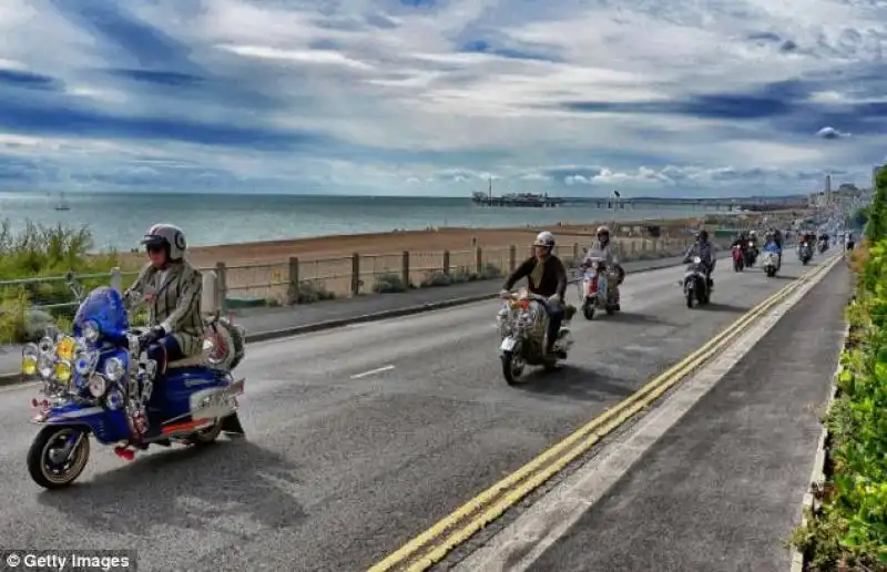 motociclisti nostalgici degli anni 60 a brighton 9