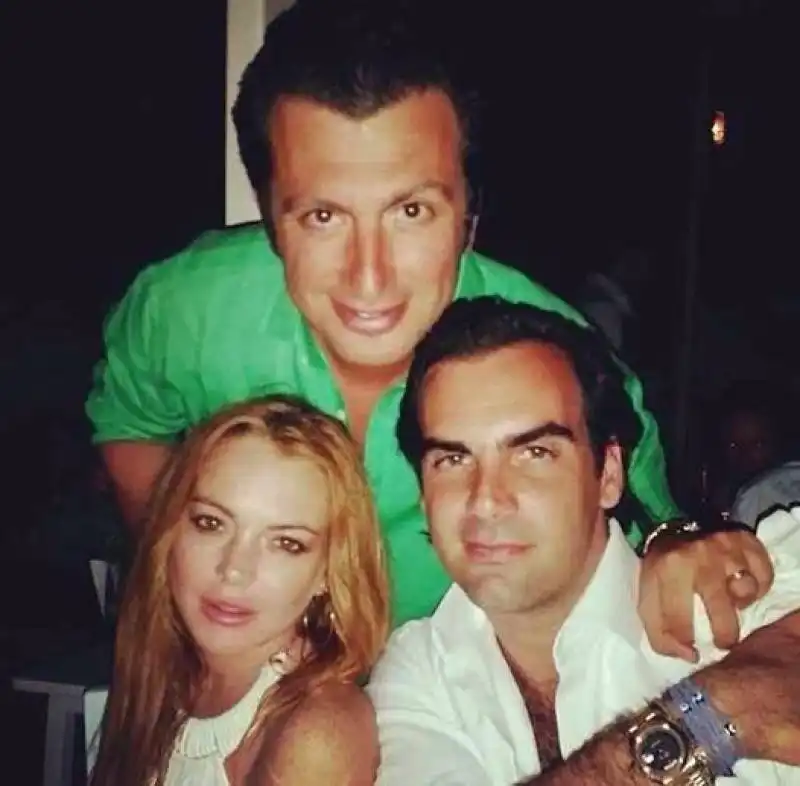 mykonos   linsay lohan e due amici