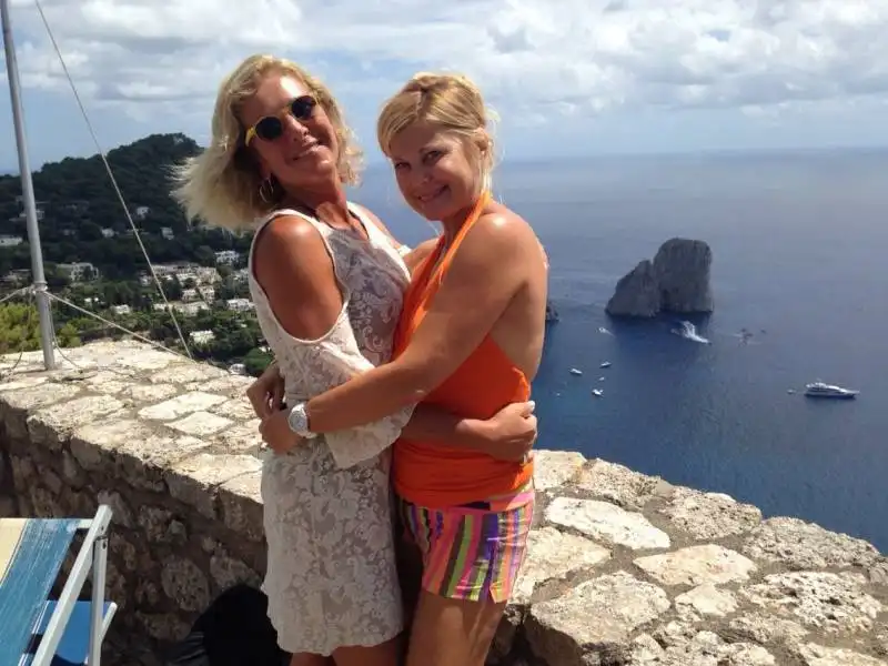 patrizia pellegrino ed elena aceto di capriglia a capri