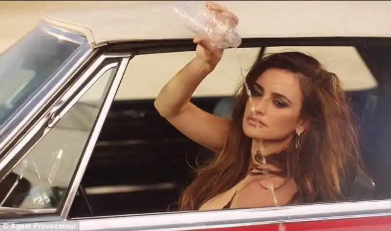 penelope cruz regista e attrice per agent provocateur