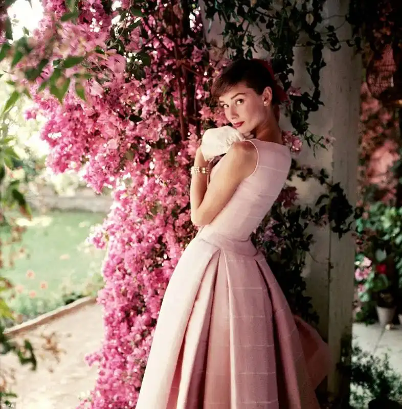 audrey hepburn per glamour 1955