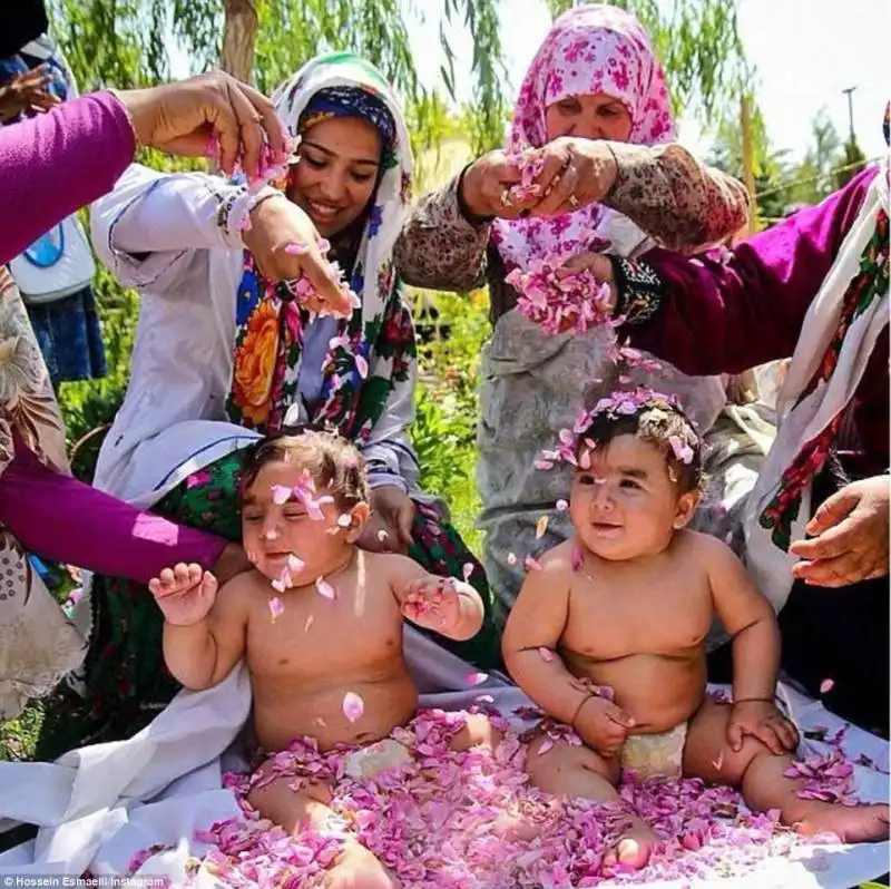 bambini iraniani alla cerimonia del gol quaitan