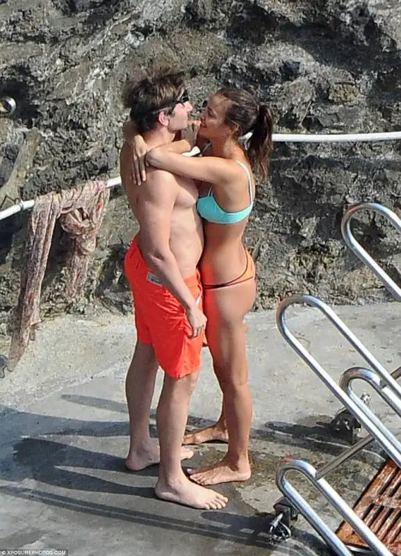 bradley cooper e irina shayk   vacanze costiera amalfitana  33