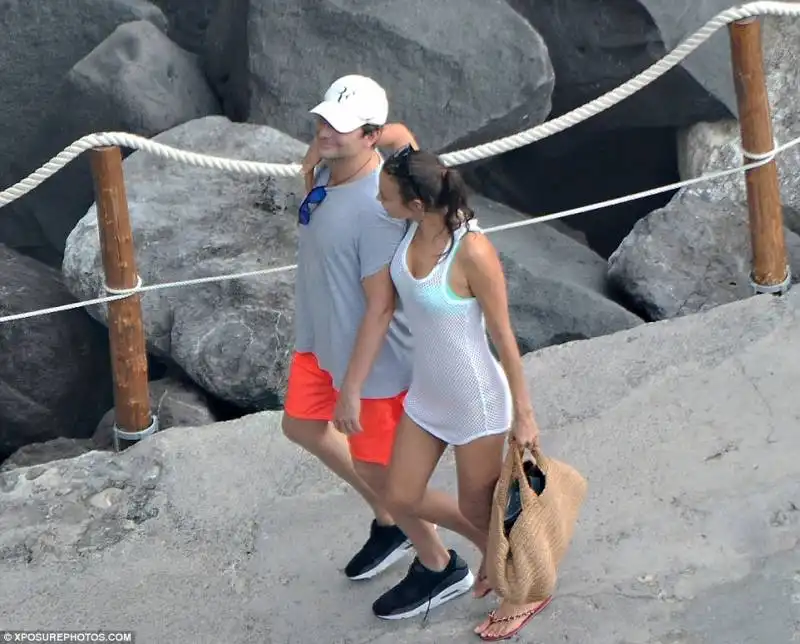 bradley cooper e irina shayk   vacanze costiera amalfitana  38