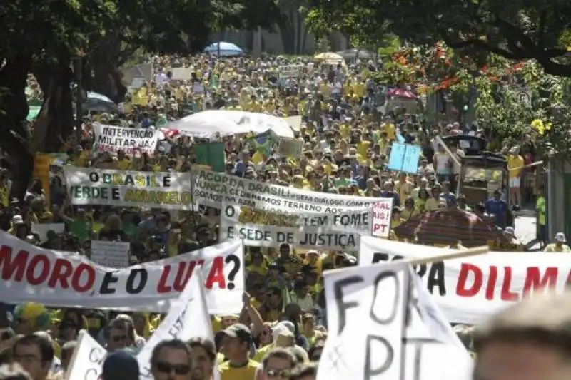 BRASILE - PROTESTE CONTRO LA CORRUZIONE   