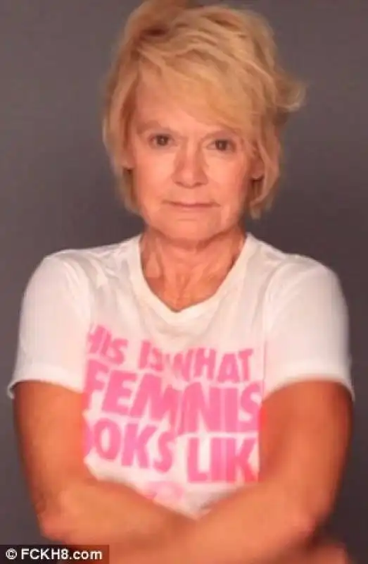 campagna femminista fckh8 contro photoshop  6