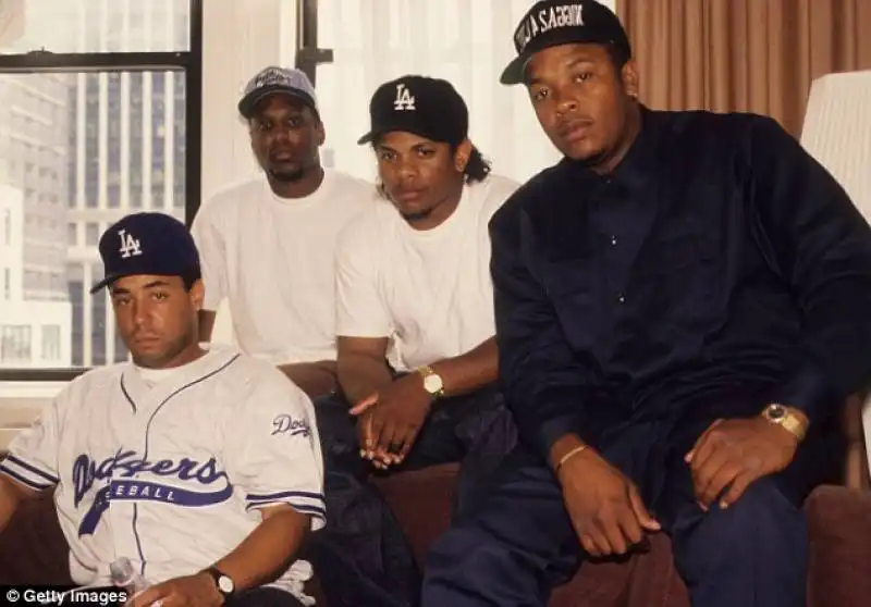 da sinistra mc ren con dj yella eazy e  e dr dre