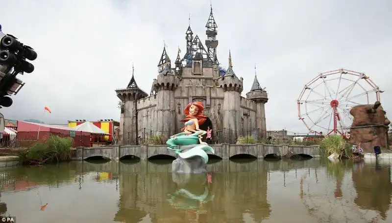 dismaland di banksy  22