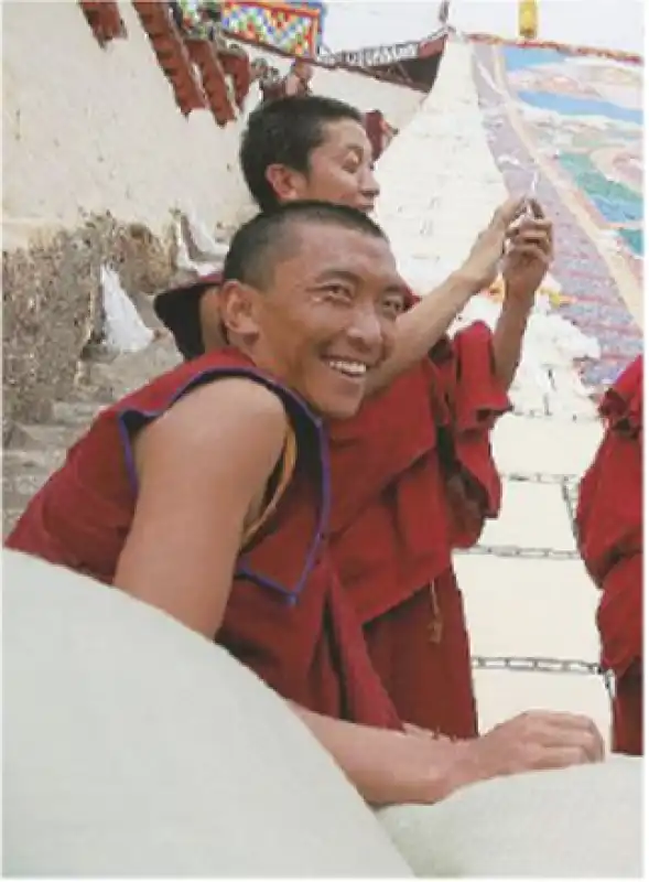 divieti assurdi   no a reincarnazione monaci tibetani