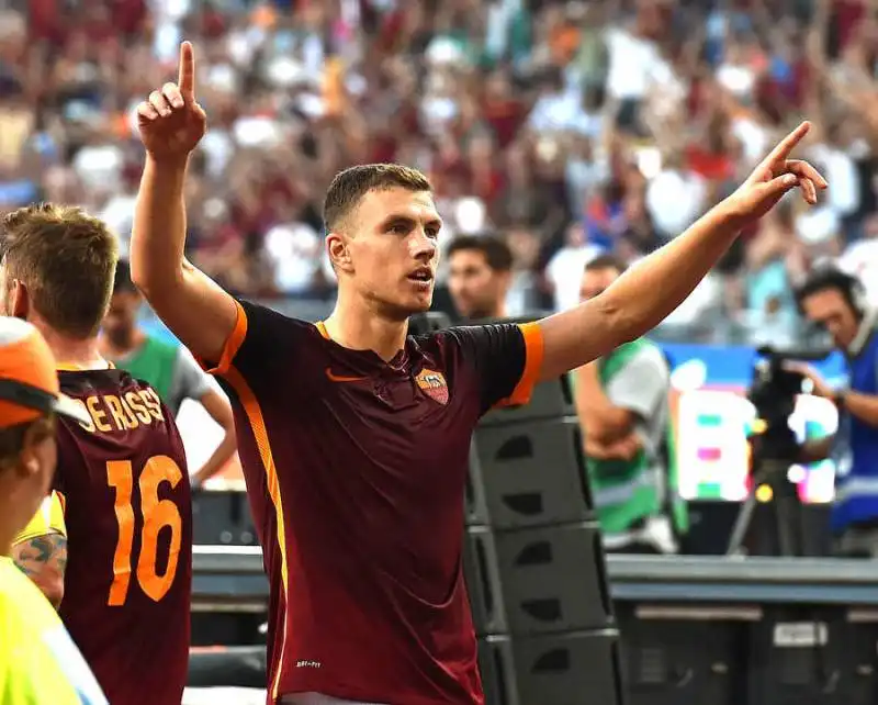 dzeko stende la juventus foto mezzelani gmt07