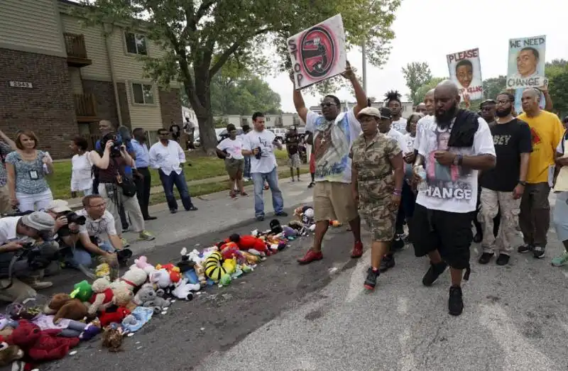 FERGUSON - PROTESTE CONTRO L UCCISIONE DI AFROAMERICANI DA PARTE DELLA POLIZIA