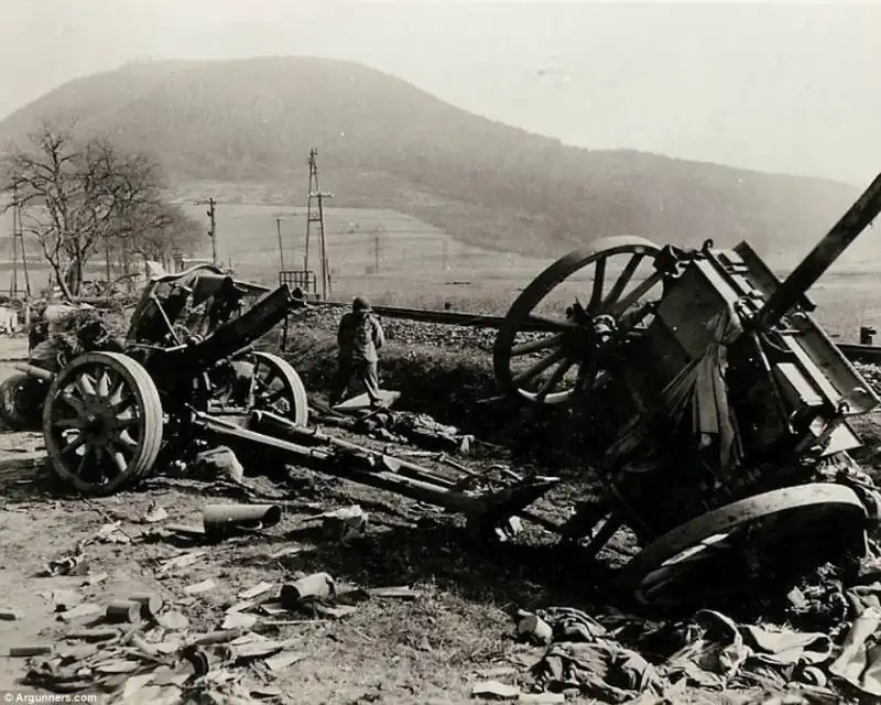 howitzer tedeschi distrutti dalla settima armata americana