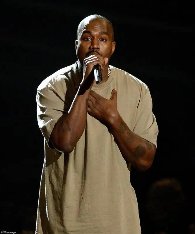 kanye west si candida per il 2020  38