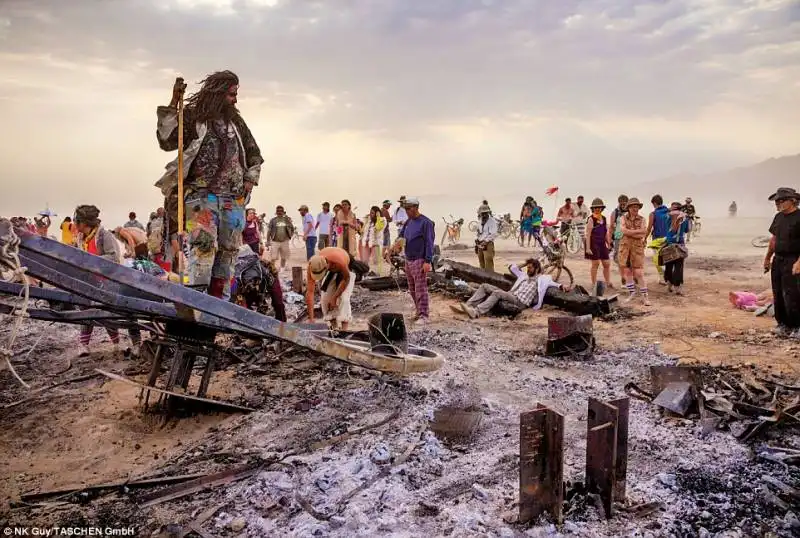 kaspian khalafi sopra le ceneri del burning man 2013