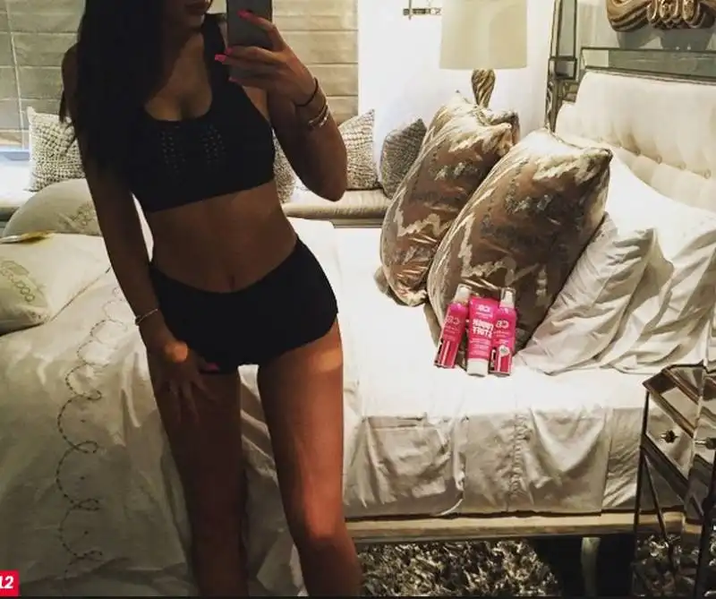 kylie jenner selfie  9