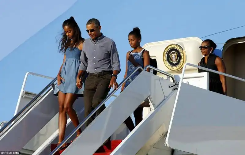 la famiglia obama rientra dalle vacanze 5