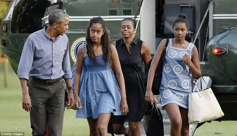 la famiglia obama rientra dalle vacanze