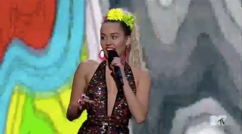 miley cyrus mtv vma 2015  16