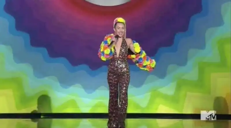 miley cyrus mtv vma 2015  17