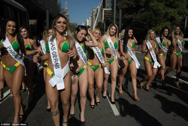 miss bum bum per le vie brasiliane