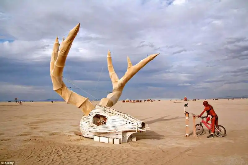 opera teschio al burning man