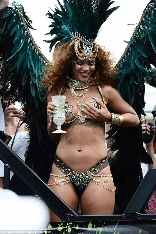 rihanna   carnevale barbados  43