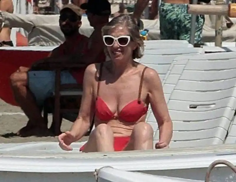 stefania giannini al mare   8