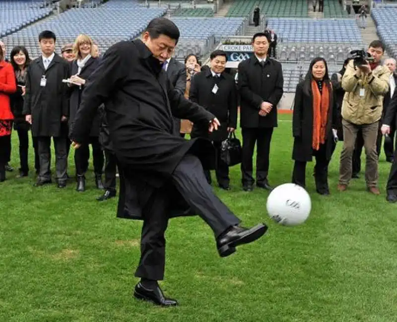 xi jinping gioca a calcio