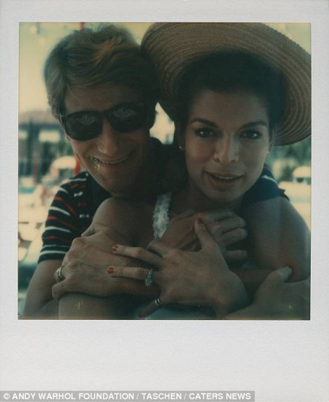 yves saint laurent e bianca jagger nel visual diary di andy warhol