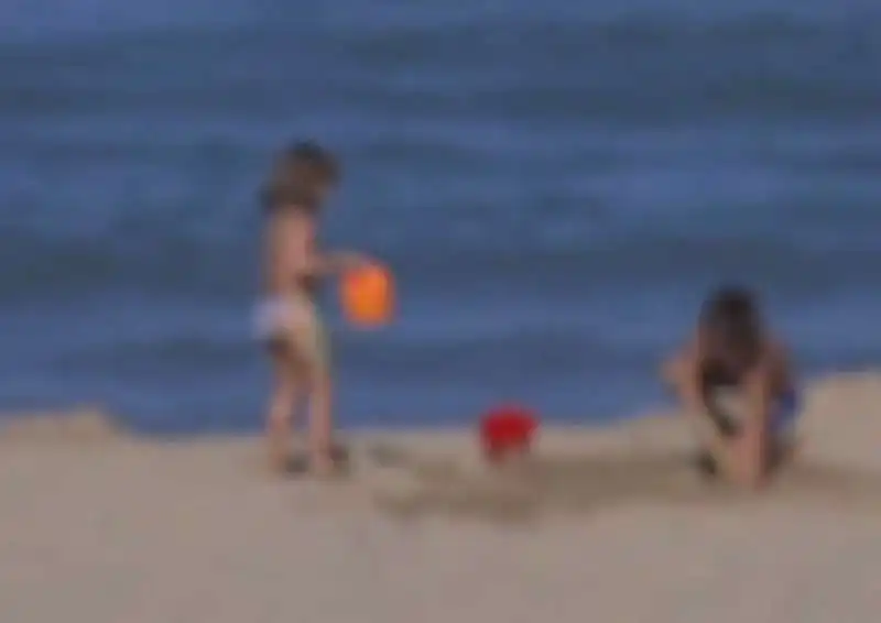 bambini in spiaggia