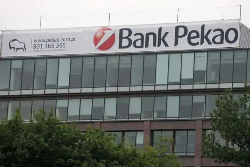 BANK PEKAO  UNICREDIT