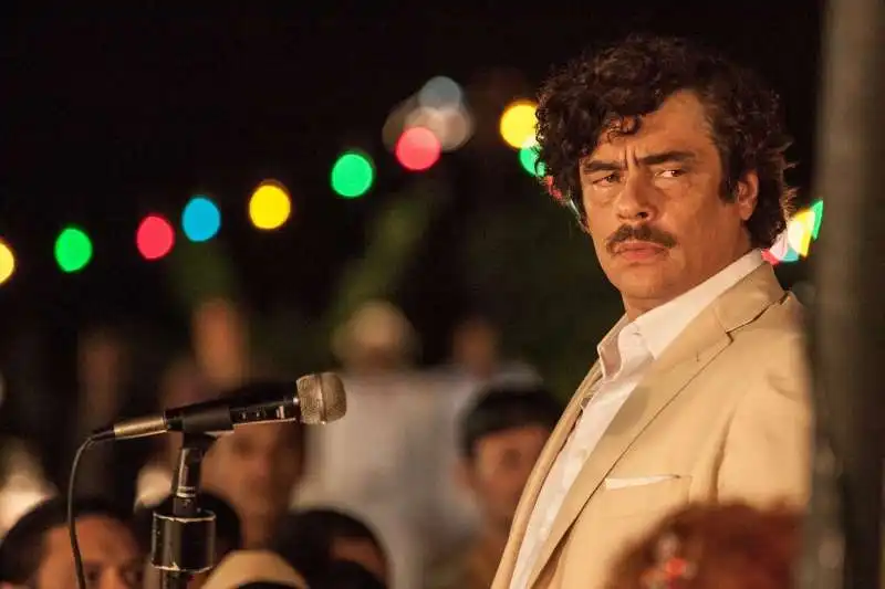 benicio del toro escobar 4