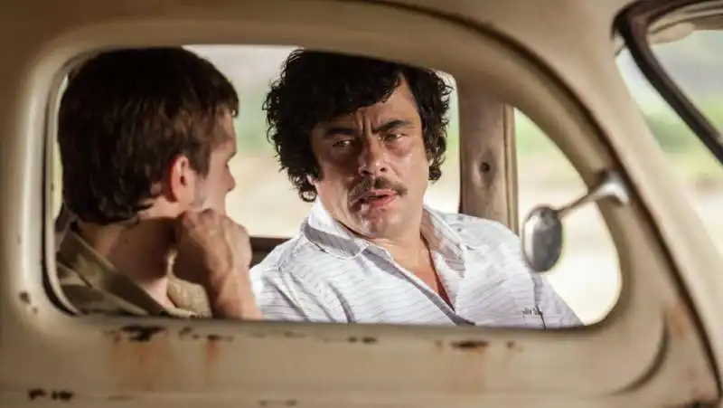 benicio del toro escobar 5