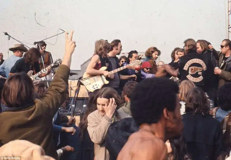 caoos sul palco di altamont