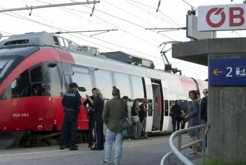 coltellate  sul treno in austria aggressore arrestato